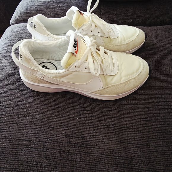 Nike Waffle Debut Cream and White Sneakers W9.5 - Picture 3 of 6